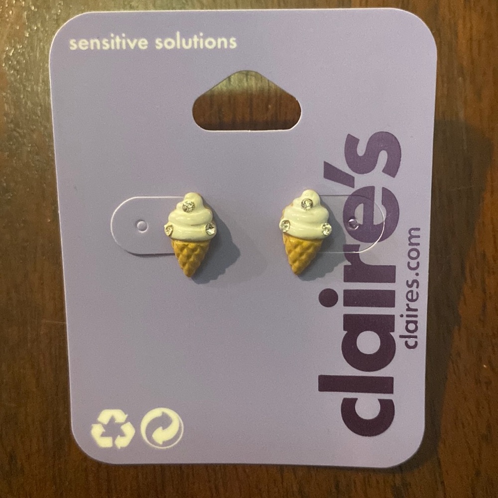 NEW! Ice cream cone stud earrings with 3 “Diamond” gems in each. Plastic backs